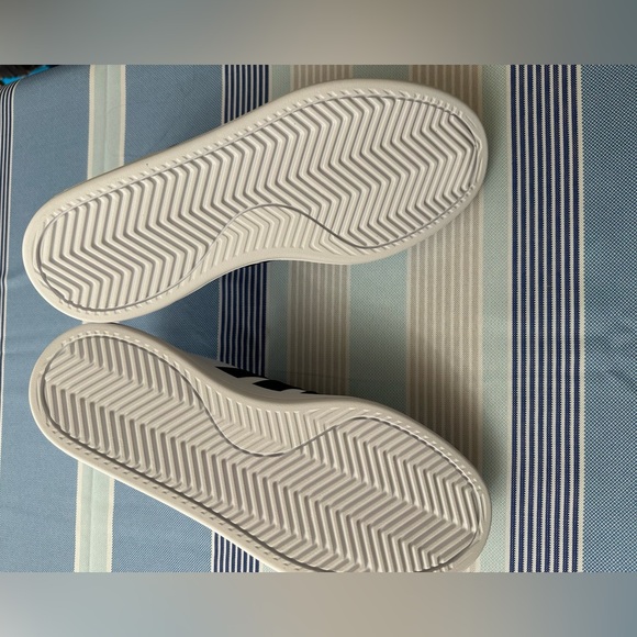 NWB - Women’s Adidas Grand Court 2.0 Tennis Shoe size 8.5 - Picture 9 of 11